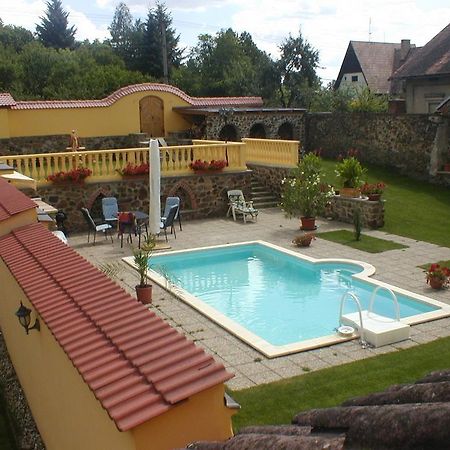 Penzion A Restaurace Nad Hradem Křivoklát المظهر الخارجي الصورة