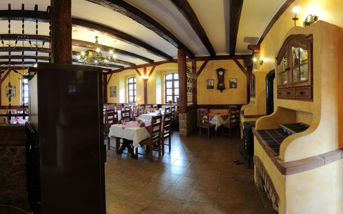 Penzion A Restaurace Nad Hradem Křivoklát المظهر الخارجي الصورة