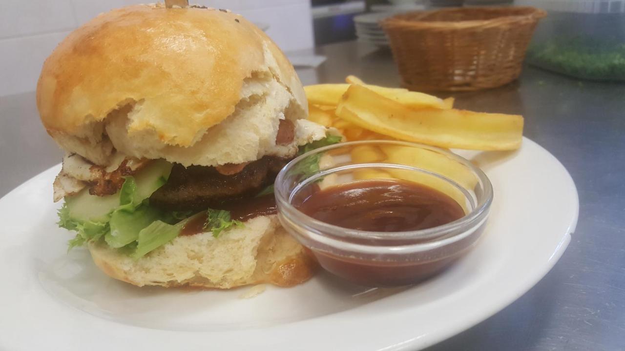 Penzion A Restaurace Nad Hradem Křivoklát المظهر الخارجي الصورة