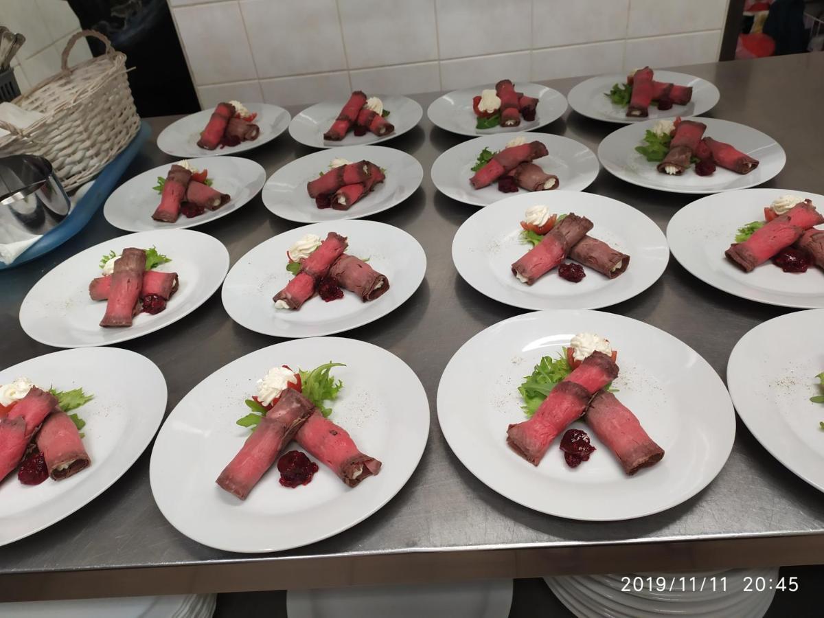 Penzion A Restaurace Nad Hradem Křivoklát المظهر الخارجي الصورة