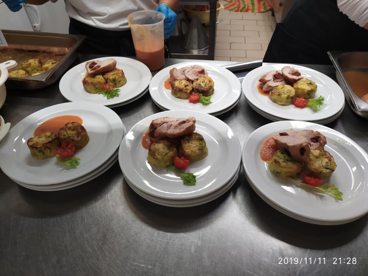 Penzion A Restaurace Nad Hradem Křivoklát المظهر الخارجي الصورة