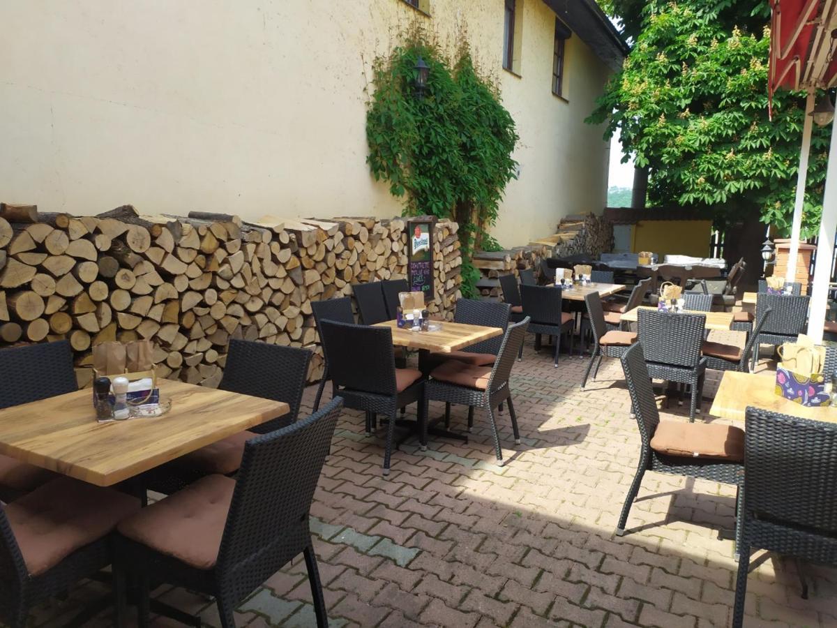 Penzion A Restaurace Nad Hradem Křivoklát المظهر الخارجي الصورة