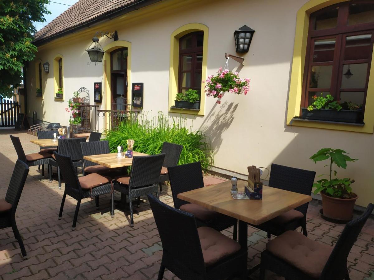 Penzion A Restaurace Nad Hradem Křivoklát المظهر الخارجي الصورة