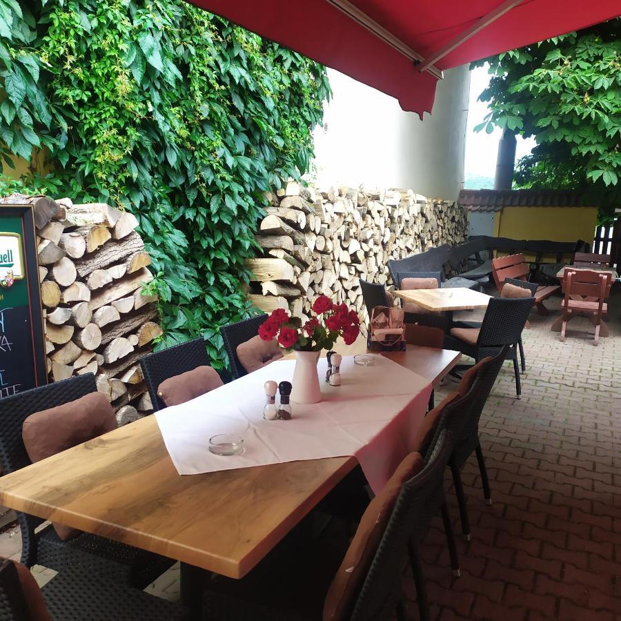 Penzion A Restaurace Nad Hradem Křivoklát المظهر الخارجي الصورة