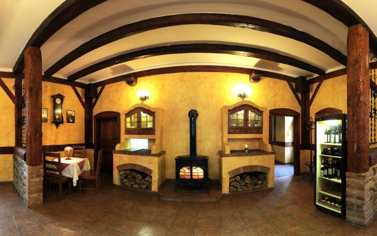 Penzion A Restaurace Nad Hradem Křivoklát المظهر الخارجي الصورة
