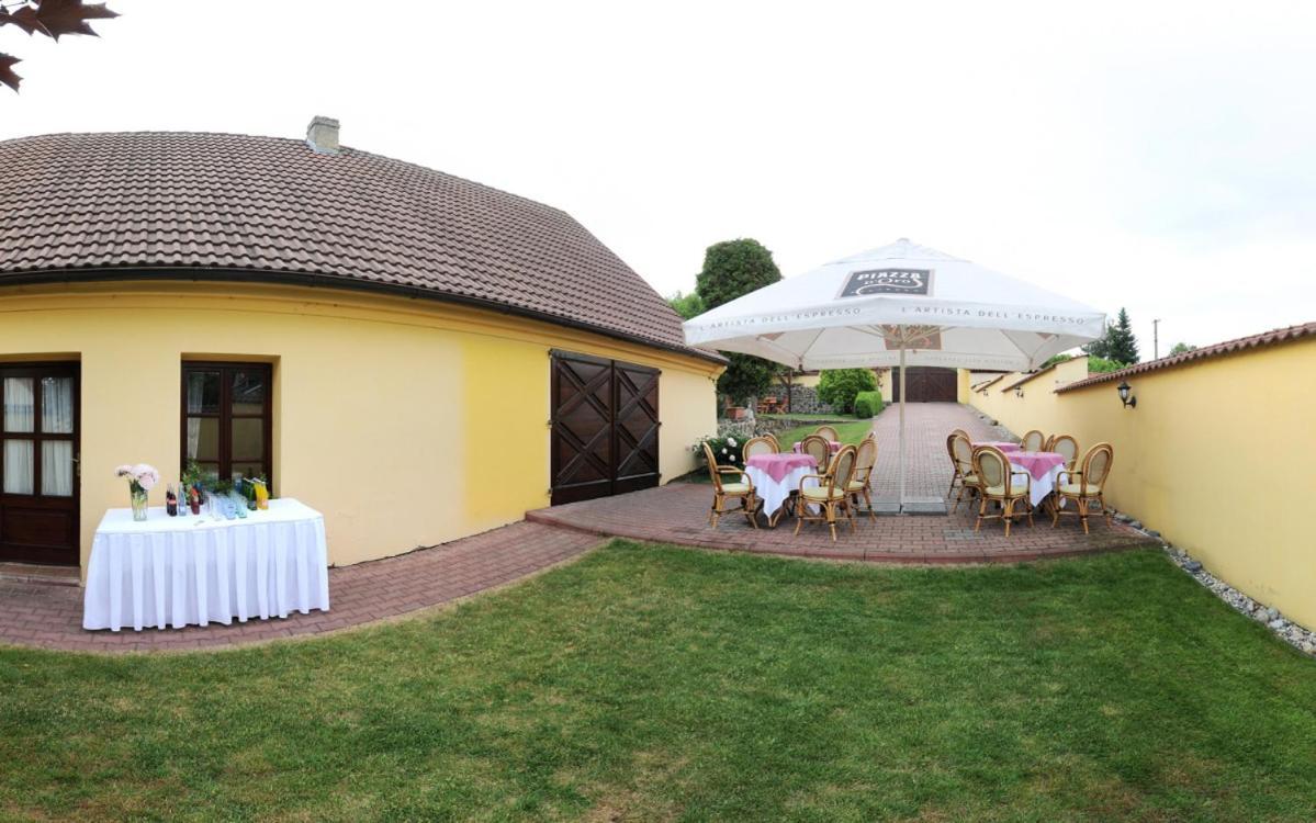 Penzion A Restaurace Nad Hradem Křivoklát المظهر الخارجي الصورة