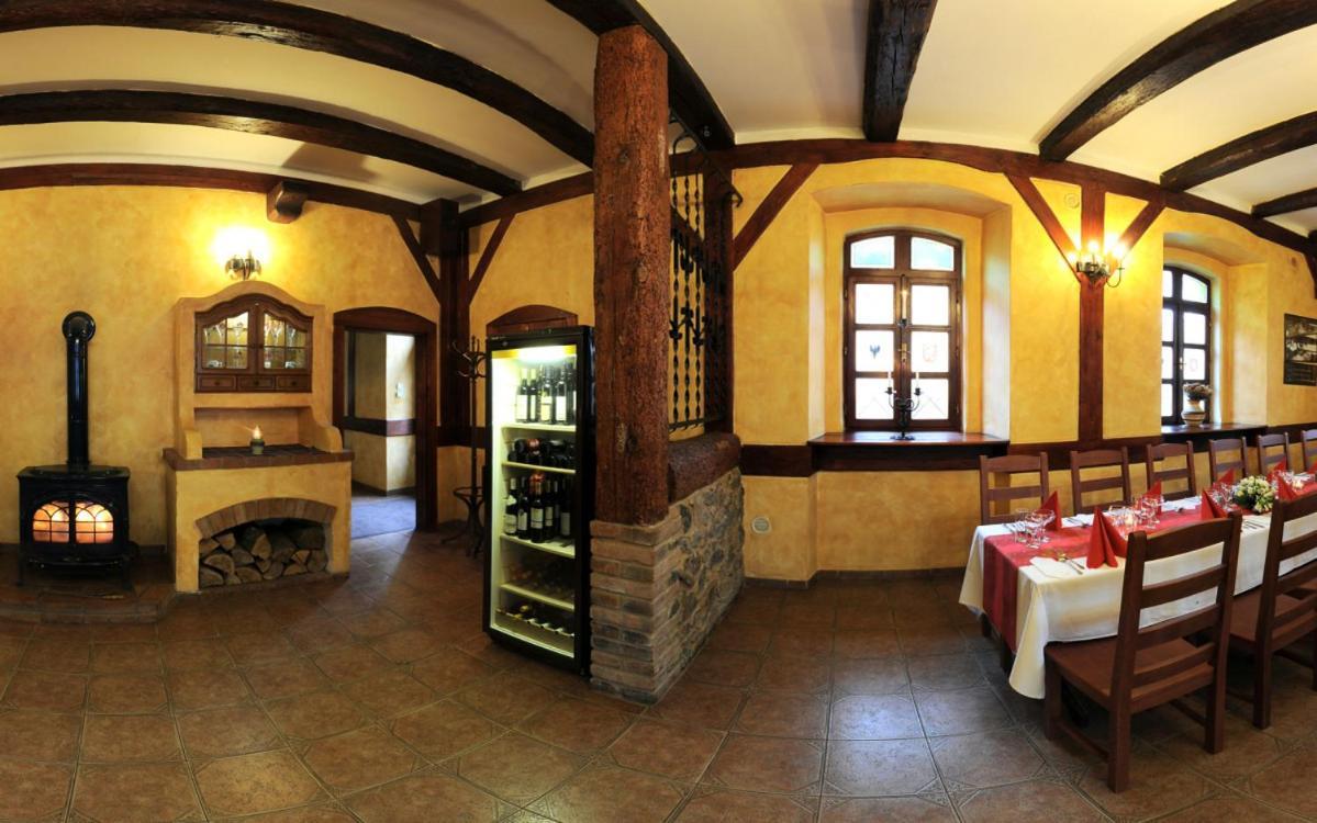 Penzion A Restaurace Nad Hradem Křivoklát المظهر الخارجي الصورة