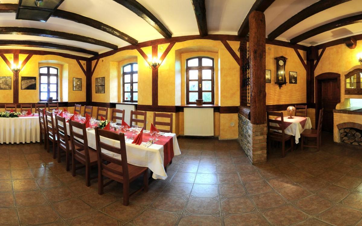 Penzion A Restaurace Nad Hradem Křivoklát المظهر الخارجي الصورة