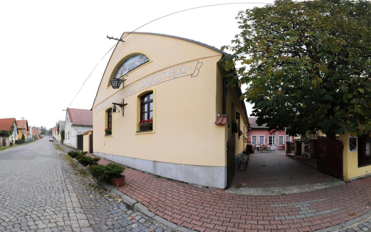 Penzion A Restaurace Nad Hradem Křivoklát المظهر الخارجي الصورة