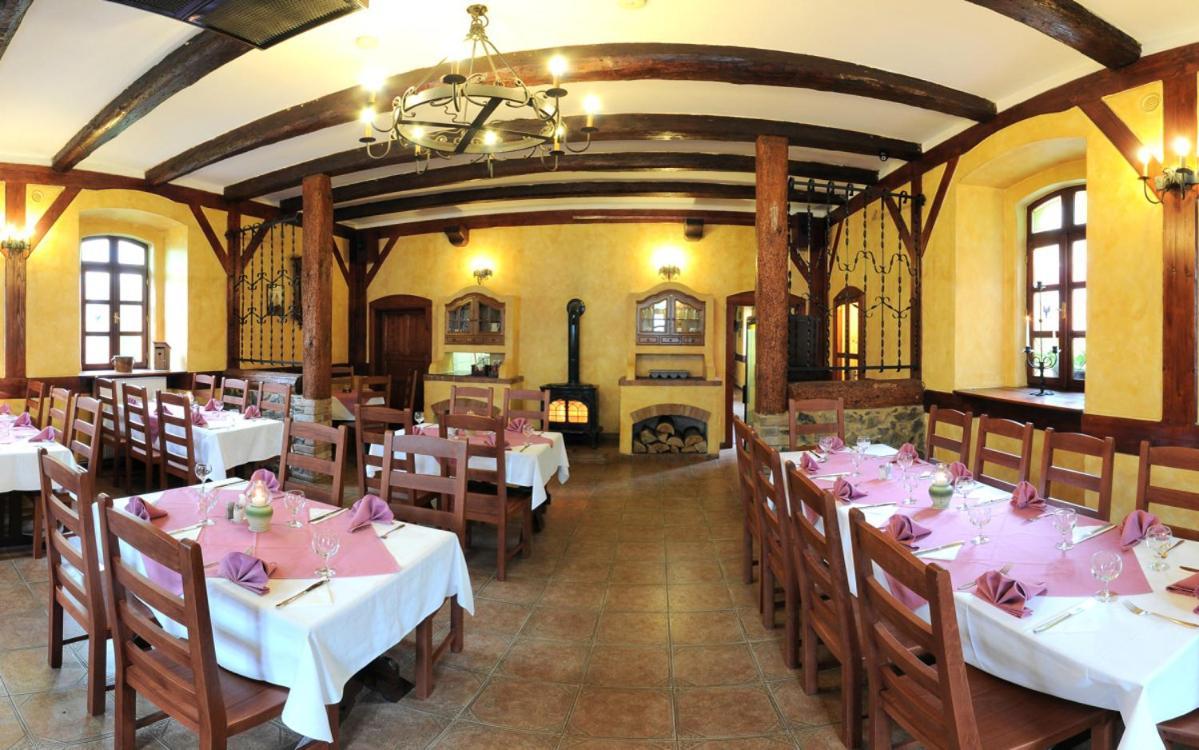 Penzion A Restaurace Nad Hradem Křivoklát المظهر الخارجي الصورة