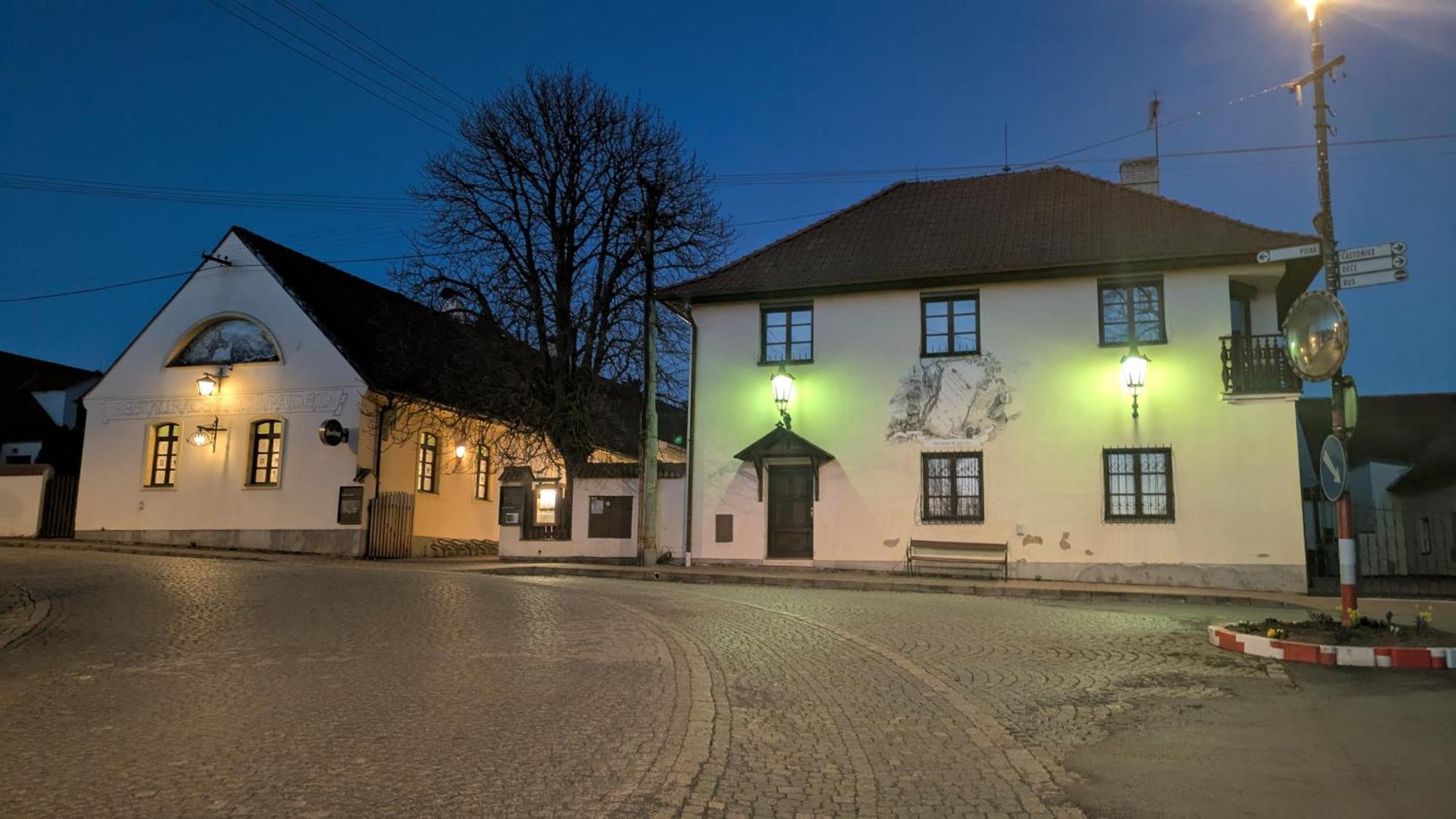 Penzion A Restaurace Nad Hradem Křivoklát المظهر الخارجي الصورة