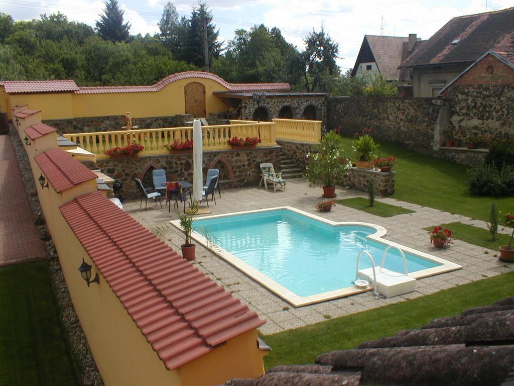 Penzion A Restaurace Nad Hradem Křivoklát المظهر الخارجي الصورة