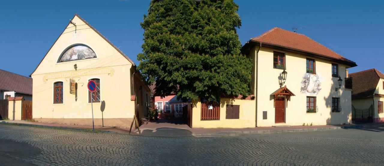 Penzion A Restaurace Nad Hradem Křivoklát المظهر الخارجي الصورة